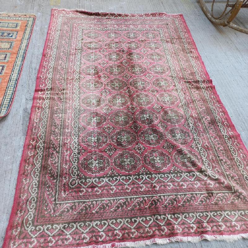 TAPPETO SFONDO ROSSO 215X130CM | Mercatino dell'Usato Roma garbatella 1