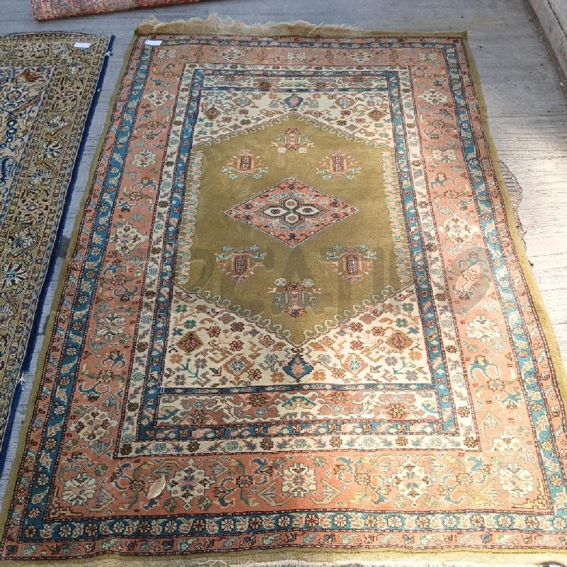 TAPPETO VERDE ROMBO ROSA DISEGNI  | Mercatino dell'Usato Roma garbatella 1