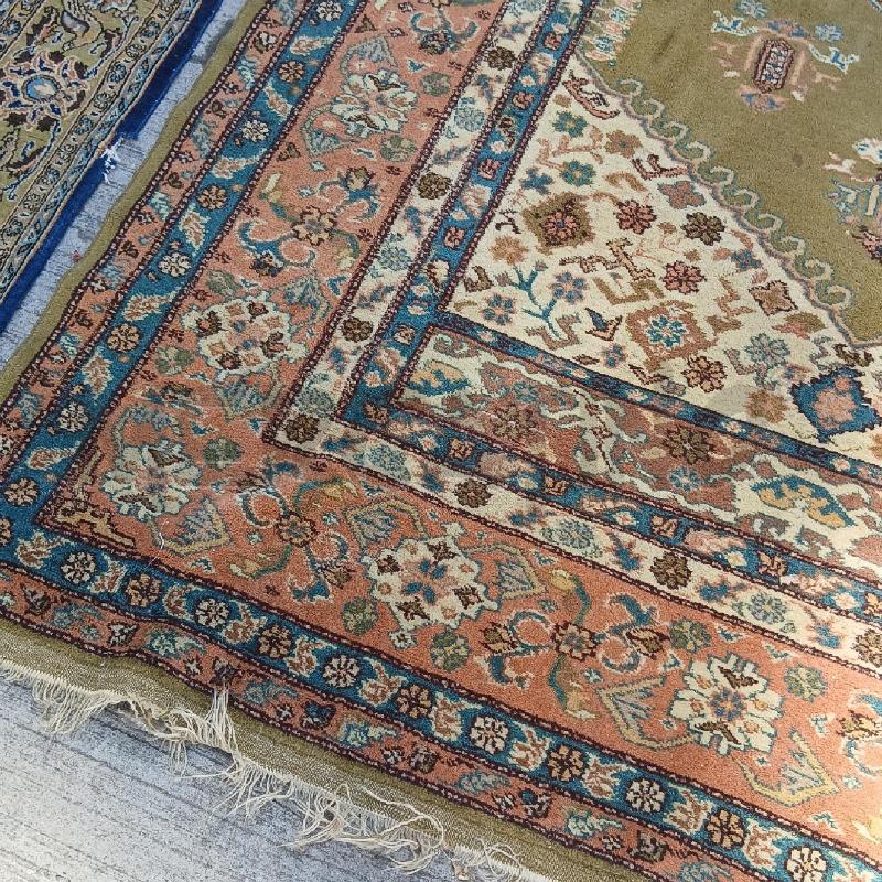 TAPPETO VERDE ROMBO ROSA DISEGNI  | Mercatino dell'Usato Roma garbatella 3