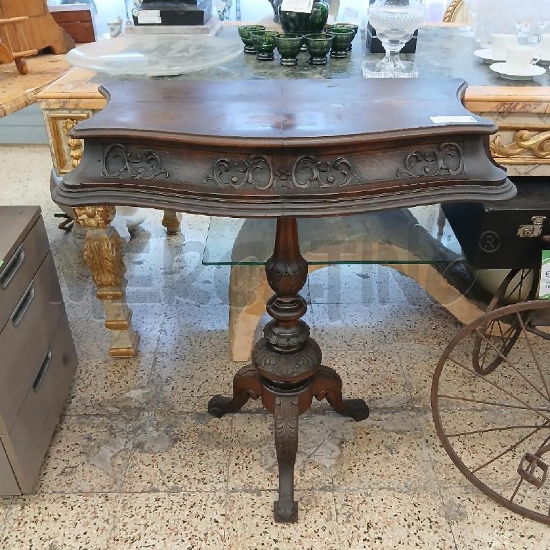 TAVOLINO INTAGLIATO + 2 CASSETTI  | Mercatino dell'Usato Roma garbatella 1