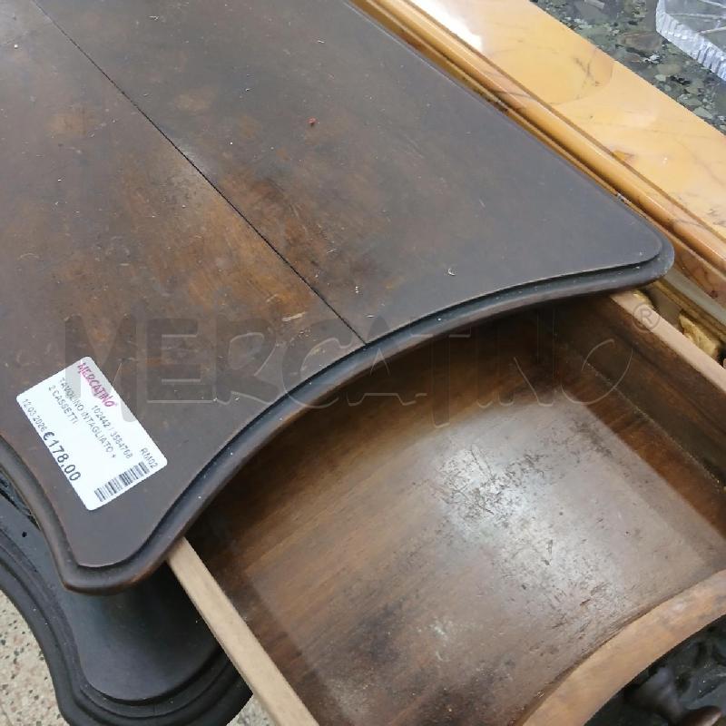 TAVOLINO INTAGLIATO + 2 CASSETTI  | Mercatino dell'Usato Roma garbatella 3