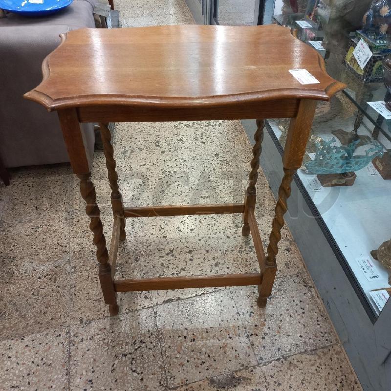 TAVOLINO OVALE GAMBE TORCHON  | Mercatino dell'Usato Roma garbatella 1