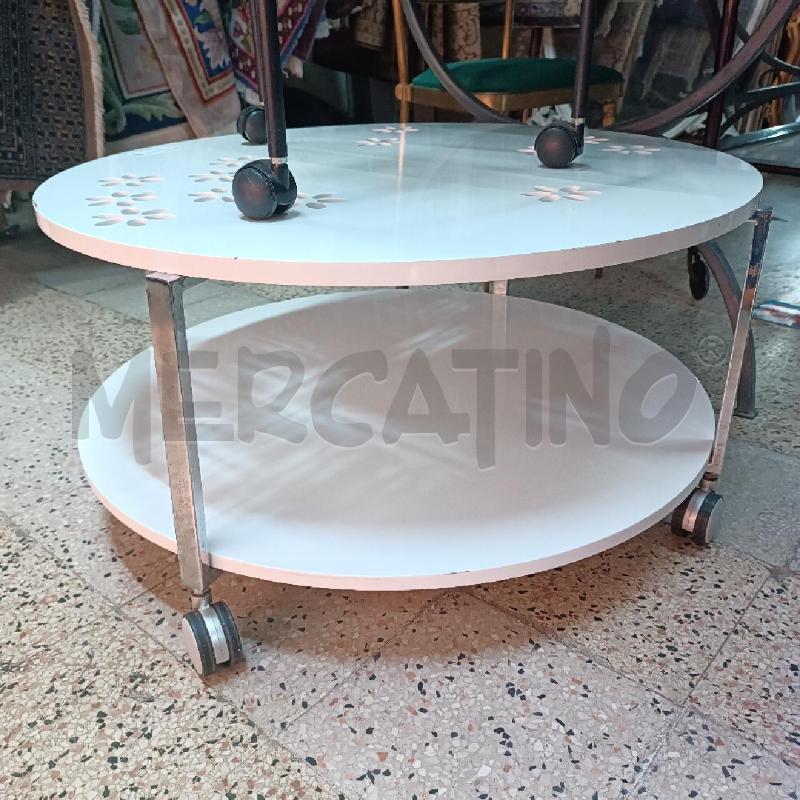 TAVOLINO ROTONDO 2 RIPIANI FIORI ROTELLE | Mercatino dell'Usato Roma garbatella 3