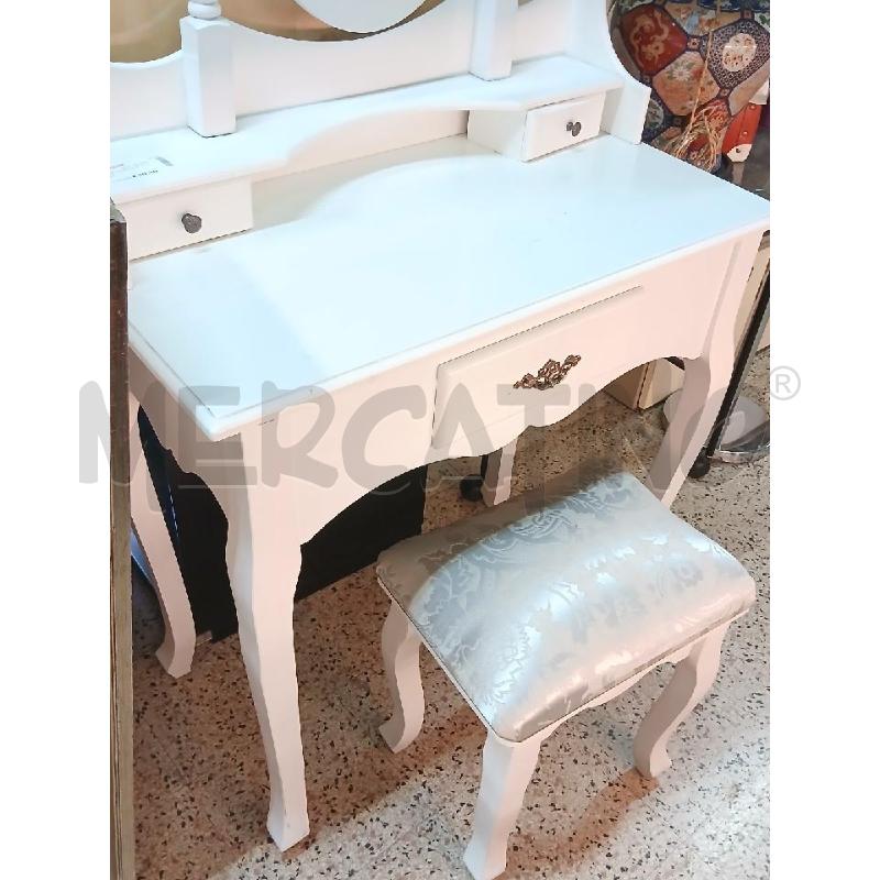 TOILETTE BIANCA 1C + POUF | Mercatino dell'Usato Roma garbatella 3