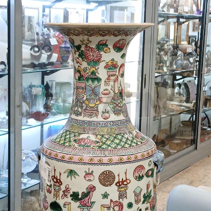 VASO ORIENTAE FIGURE VARIE DIPINTE 2 MAN BLU | Mercatino dell'Usato Roma garbatella 2