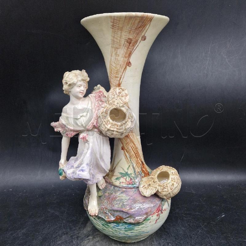 VASO RAGAZZA CON CESTE CERAMIC POLICROMA | Mercatino dell'Usato Roma garbatella 1