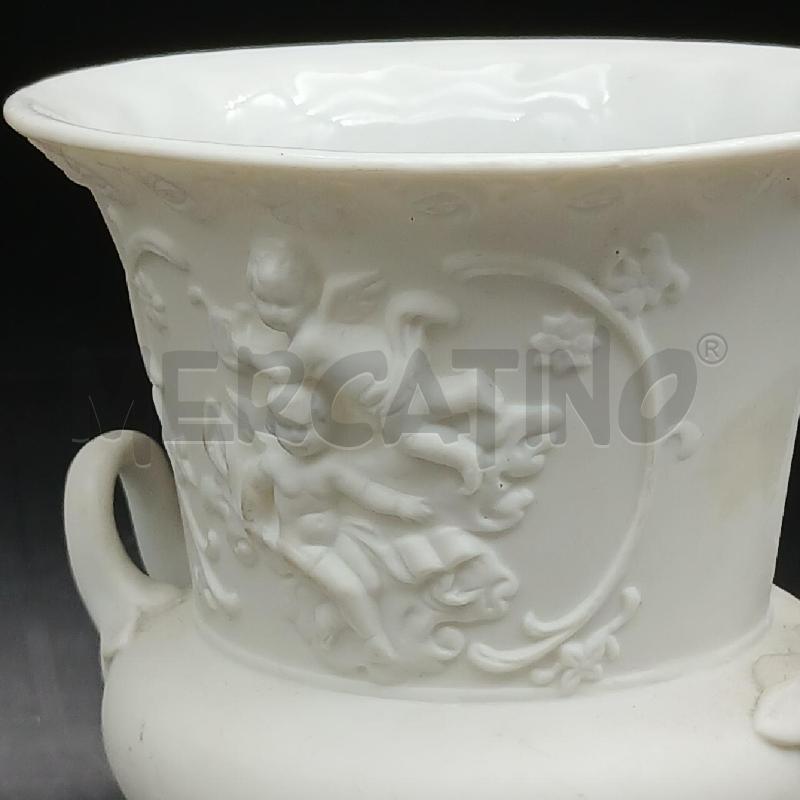 VASO TRIONFO PUTTI RILIEVO BISCUIT | Mercatino dell'Usato Roma garbatella 3