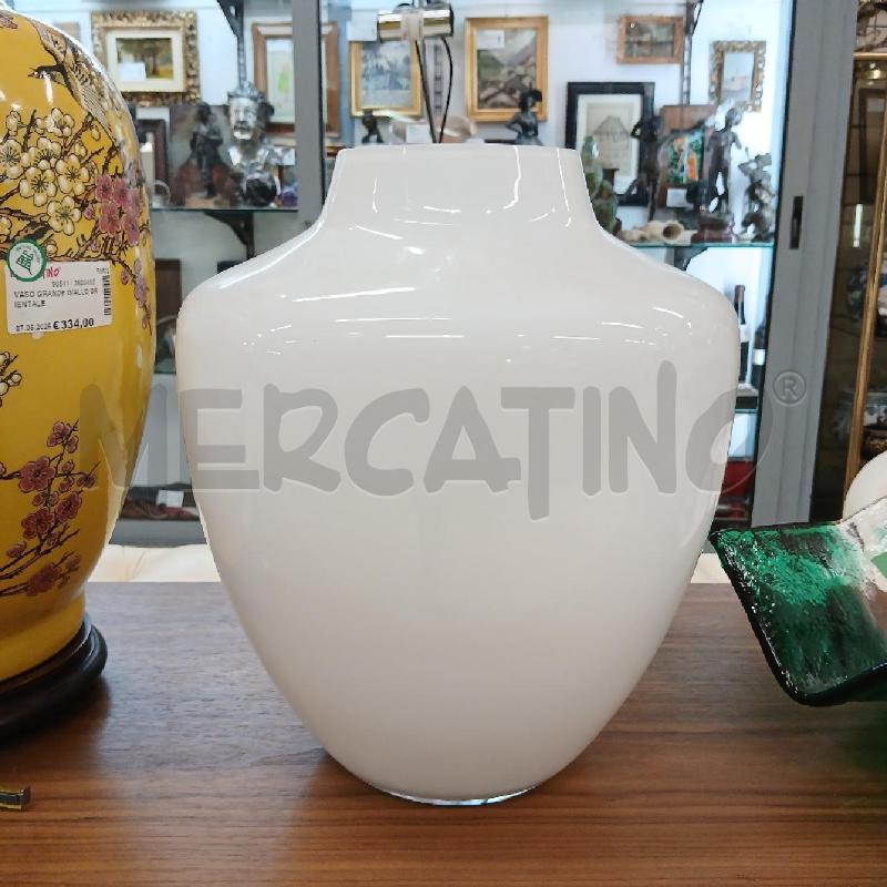 VASO VETRO BOMBATO BIANCO | Mercatino dell'Usato Roma garbatella 1