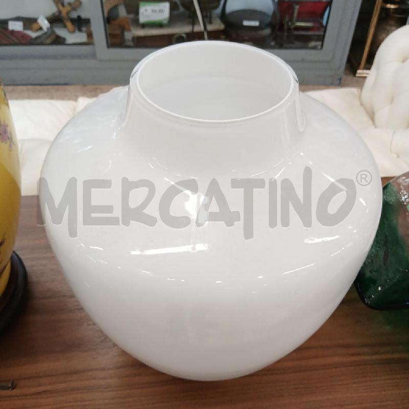 VASO VETRO BOMBATO BIANCO | Mercatino dell'Usato Roma garbatella 2