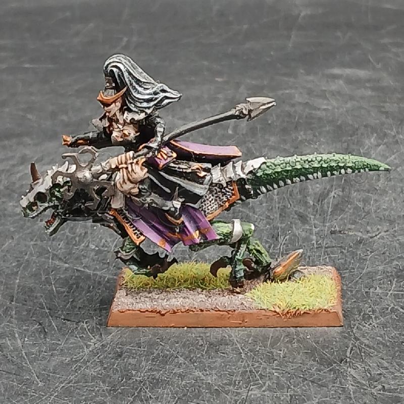 WARHAMMER SUPREME SORCERESS BASETTA  | Mercatino dell'Usato Roma garbatella 1