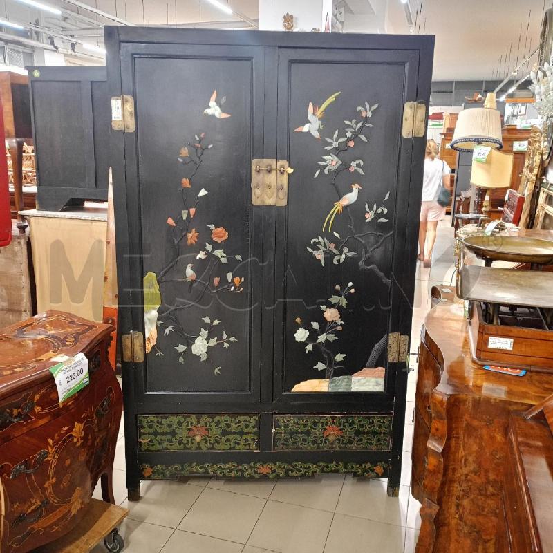 ARMADIO ORIENTALE CON DECORAZIONE RILIEVI | Mercatino dell'Usato Roma gregorio vii 1