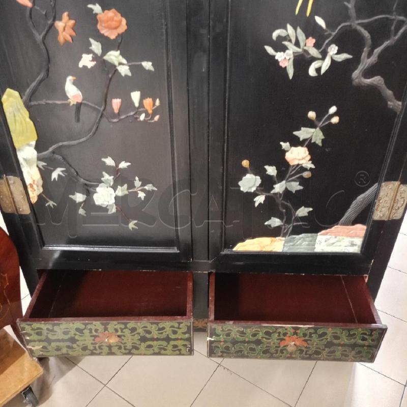 ARMADIO ORIENTALE CON DECORAZIONE RILIEVI | Mercatino dell'Usato Roma gregorio vii 5