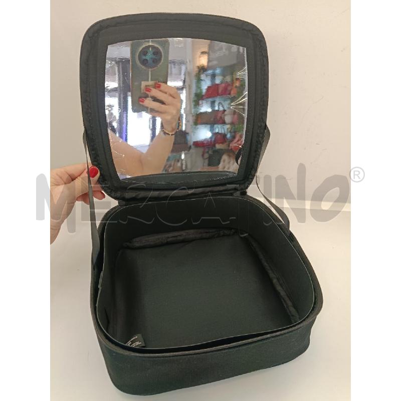 BEAUTY CASE CHANEL BEAUTE NERO LOGO BIANCO  | Mercatino dell'Usato Roma gregorio vii 2