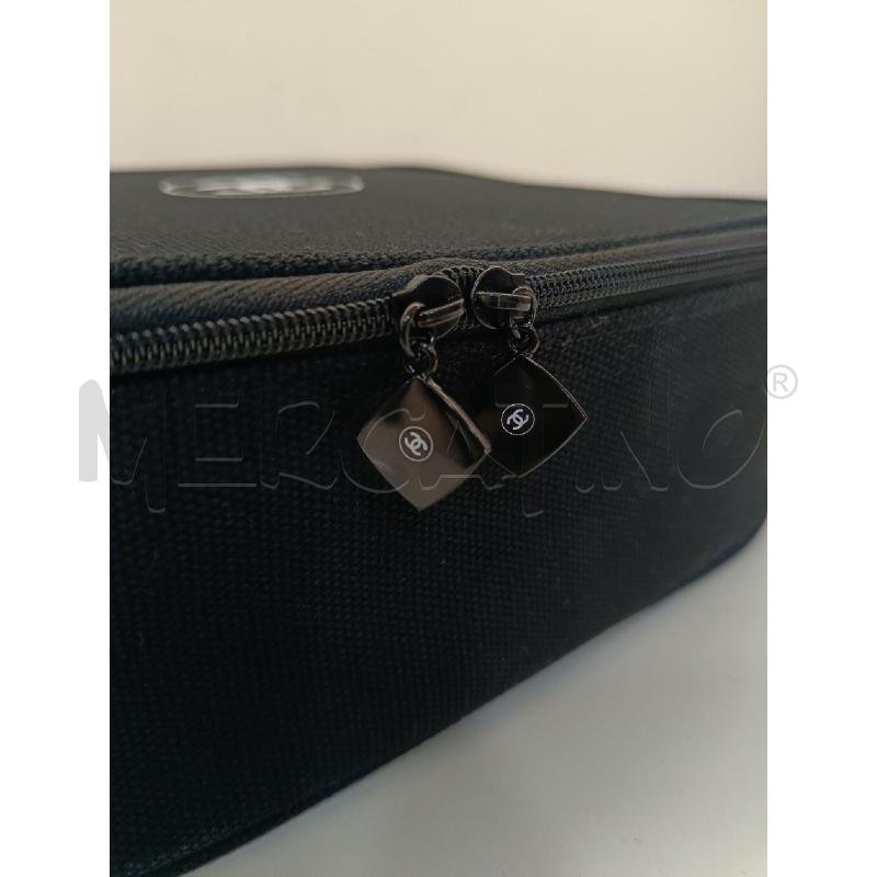 BEAUTY CASE CHANEL BEAUTE NERO LOGO BIANCO  | Mercatino dell'Usato Roma gregorio vii 3