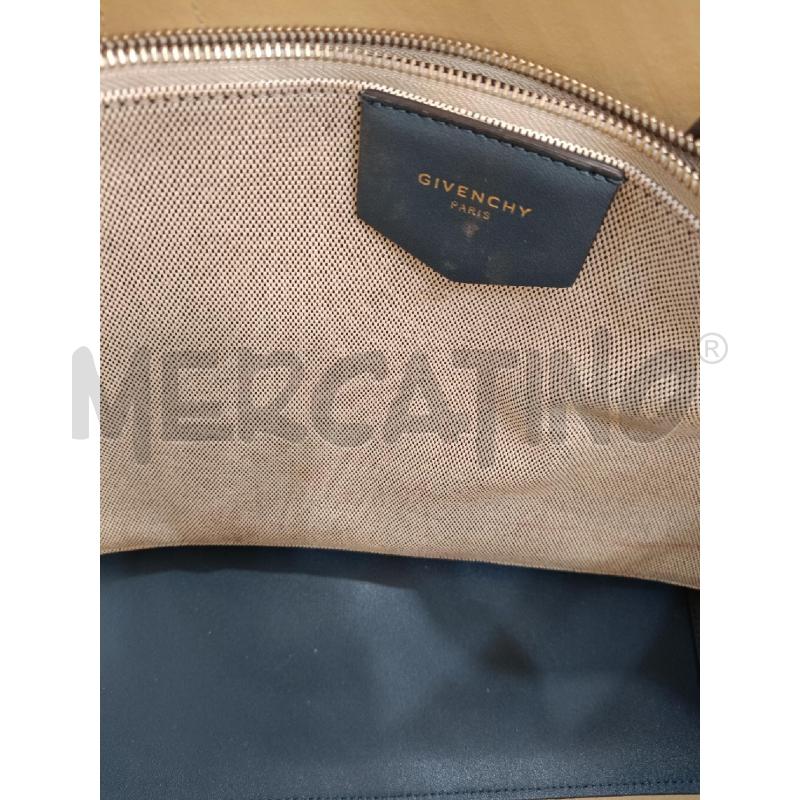 BORSA GIVENCHY BLU BOTTONI | Mercatino dell'Usato Roma gregorio vii 3