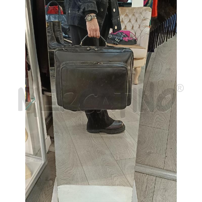 BORSA TRAMONTANO 48H IN PELLE NERA IMPUNTURE A CONTRASTO | Mercatino dell'Usato Roma gregorio vii 4