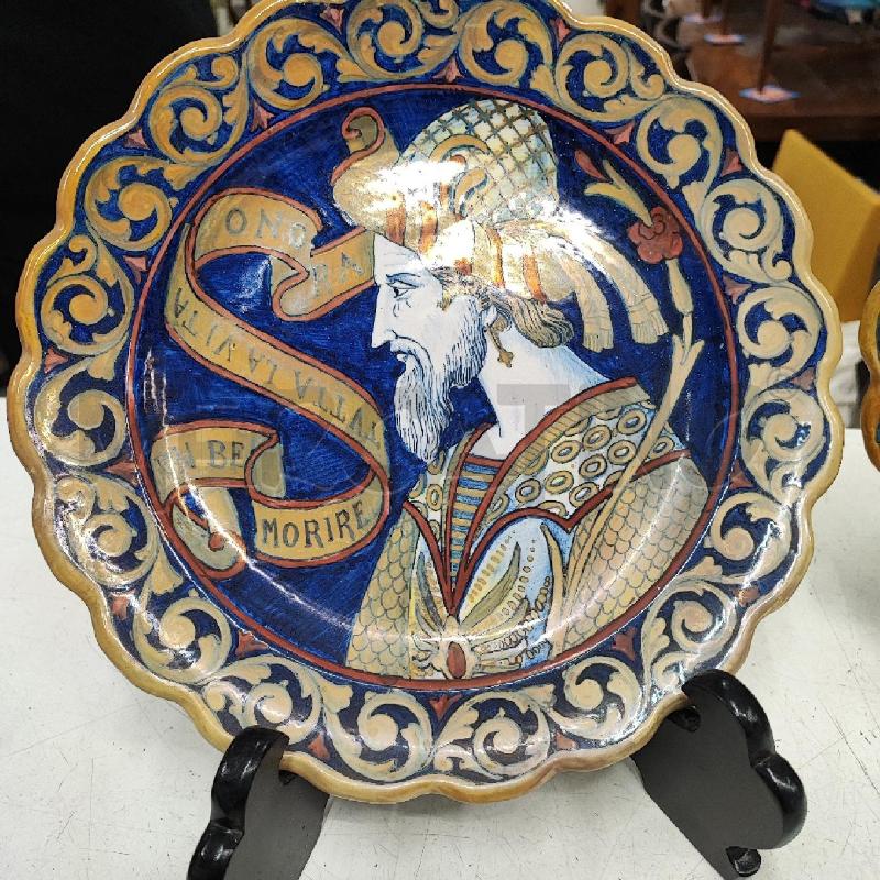 COPPIA PIATTI GUALDO TADINO UOMO E DONNA  | Mercatino dell'Usato Roma gregorio vii 1