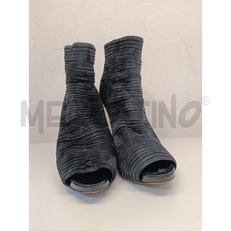 DECOLLETE ROGER VIVIER NERI RIGHE PELLE | Mercatino dell'Usato Roma gregorio vii 3