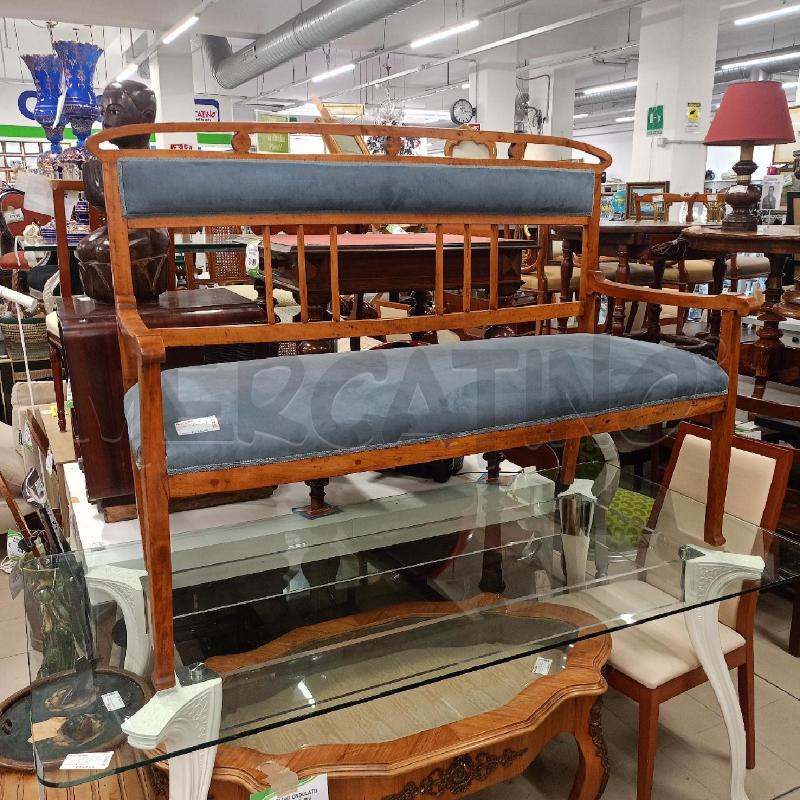 DIVANETTO LEGNO SED BLU | Mercatino dell'Usato Roma gregorio vii 1