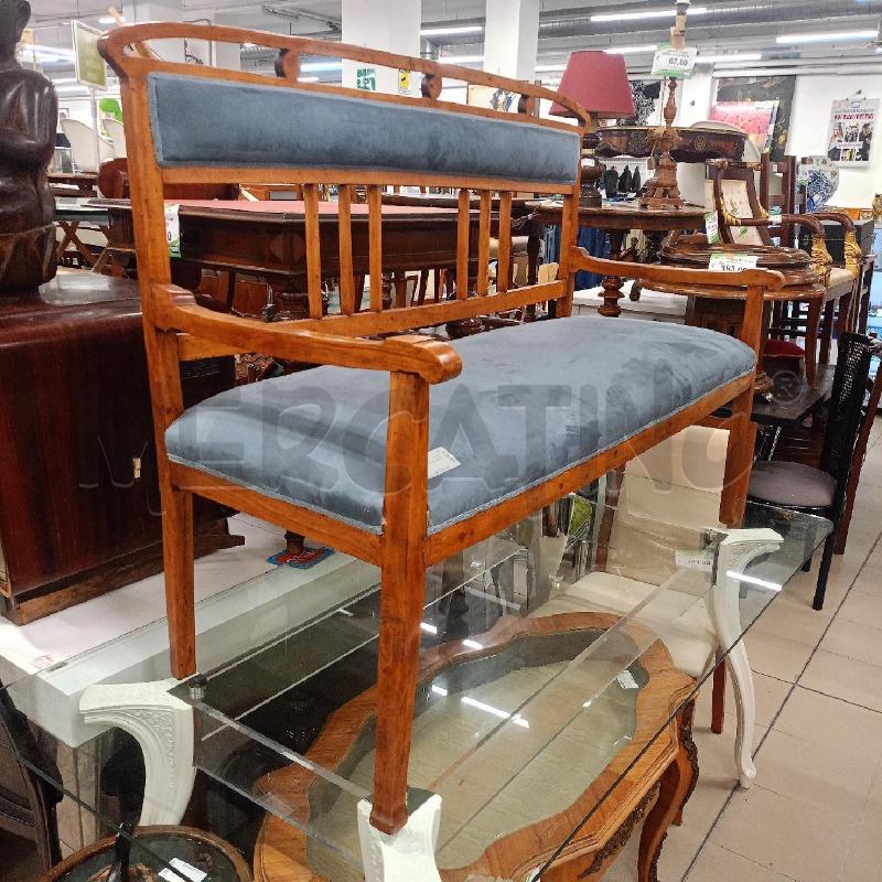DIVANETTO LEGNO SED BLU | Mercatino dell'Usato Roma gregorio vii 2