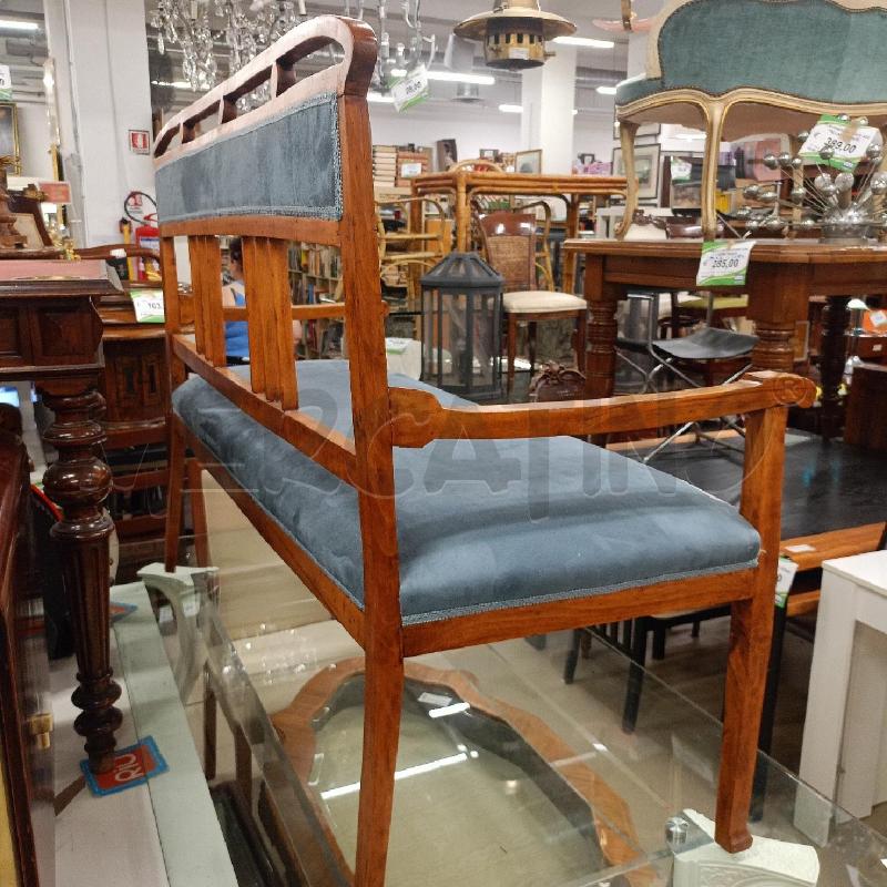 DIVANETTO LEGNO SED BLU | Mercatino dell'Usato Roma gregorio vii 3