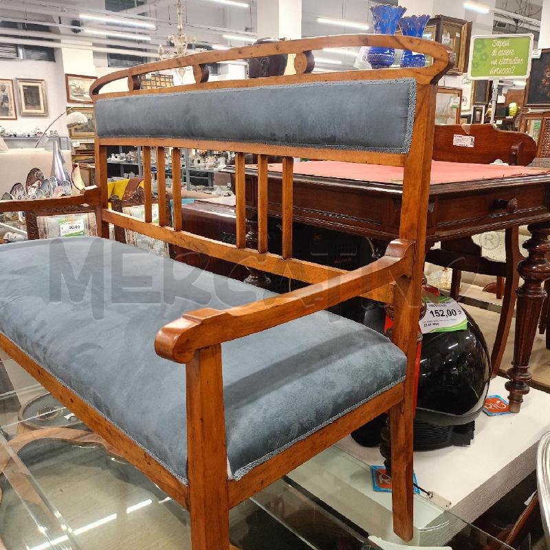 DIVANETTO LEGNO SED BLU | Mercatino dell'Usato Roma gregorio vii 5