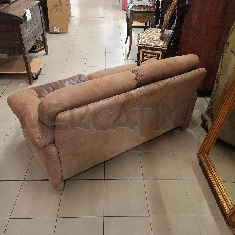 DIVANO 2/P DESIGN CHIARO | Mercatino dell'Usato Roma gregorio vii 4