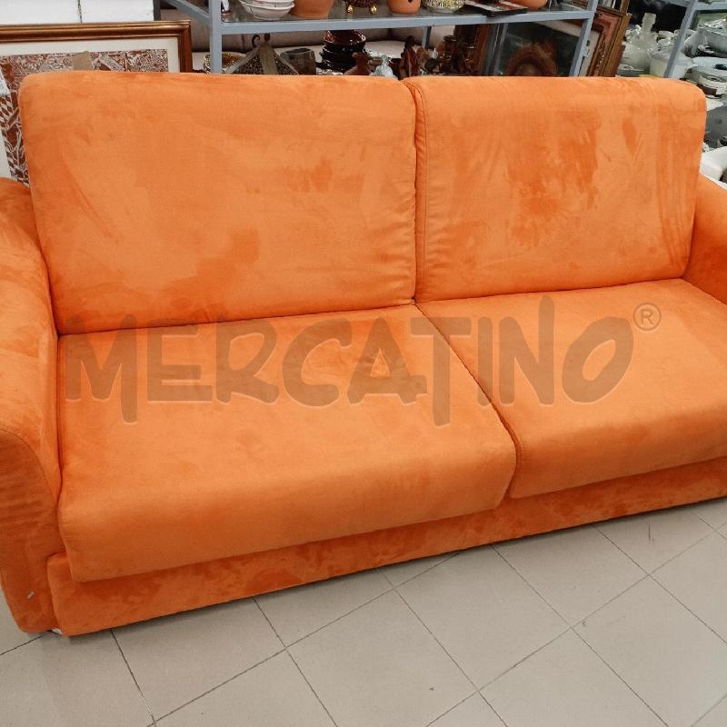 DIVANO LETTO COLOR ARANCIO | Mercatino dell'Usato Roma gregorio vii 2