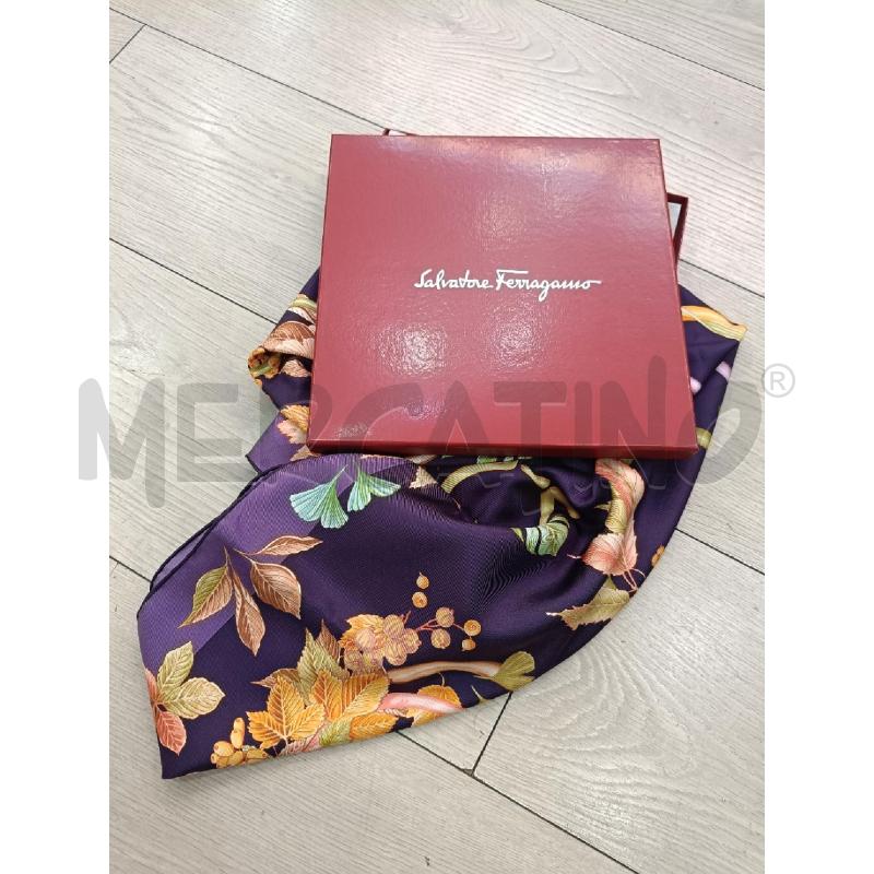 FOULARD SALVATORE FERRAGAMO VIOLA SETA FIORI FOGLIE | Mercatino dell'Usato Roma gregorio vii 1