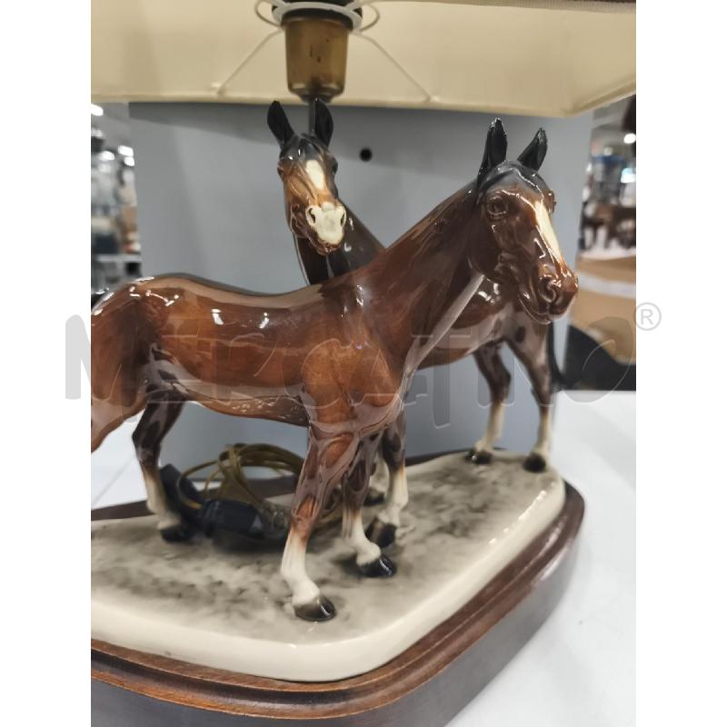 LAMPADA CAVALLI CERAMICA CON BASE | Mercatino dell'Usato Roma gregorio vii 2