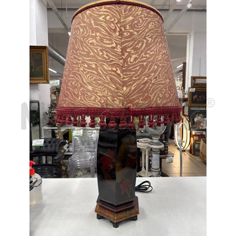 LAMPADA ORIENTALE LEGNO NERO FIORI ROSSI  | Mercatino dell'Usato Roma gregorio vii 1