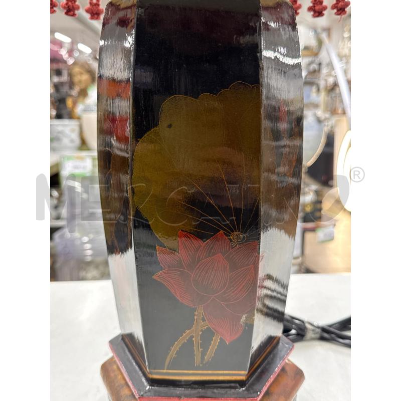 LAMPADA ORIENTALE LEGNO NERO FIORI ROSSI  | Mercatino dell'Usato Roma gregorio vii 3