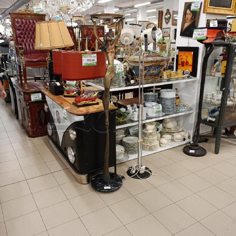 LAMPADA PIANTANA DONNA  | Mercatino dell'Usato Roma gregorio vii 1
