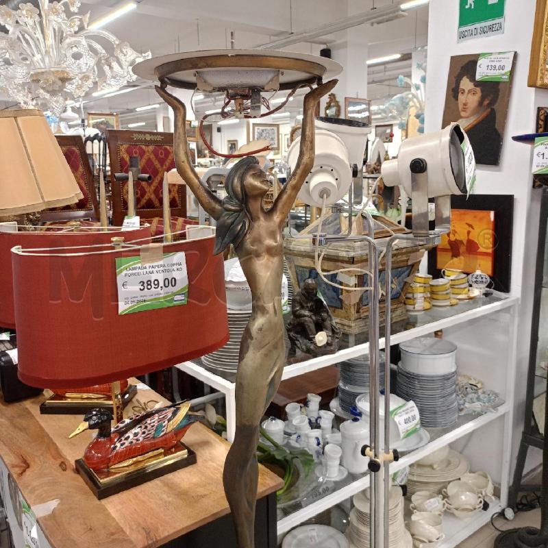LAMPADA PIANTANA DONNA  | Mercatino dell'Usato Roma gregorio vii 2