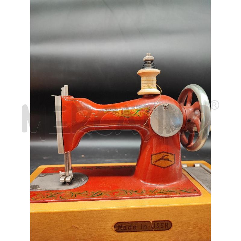 MACCHINA CUCIRE GIOCO ROSSA B LEGNO  | Mercatino dell'Usato Roma gregorio vii 2