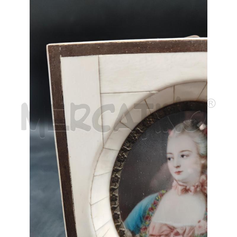 MINIATURA DONNA VESTE ROSA C CHIARA  | Mercatino dell'Usato Roma gregorio vii 3