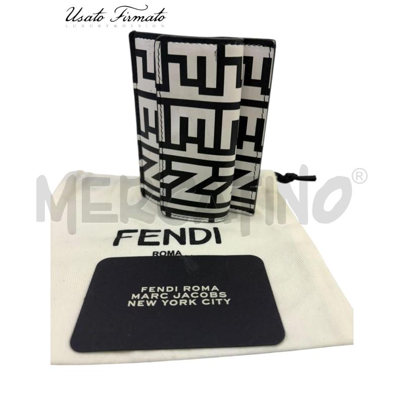 PORTA CARTE FENDI BY MARC JACOBS BIANCO NERO | Mercatino dell'Usato Roma gregorio vii 1