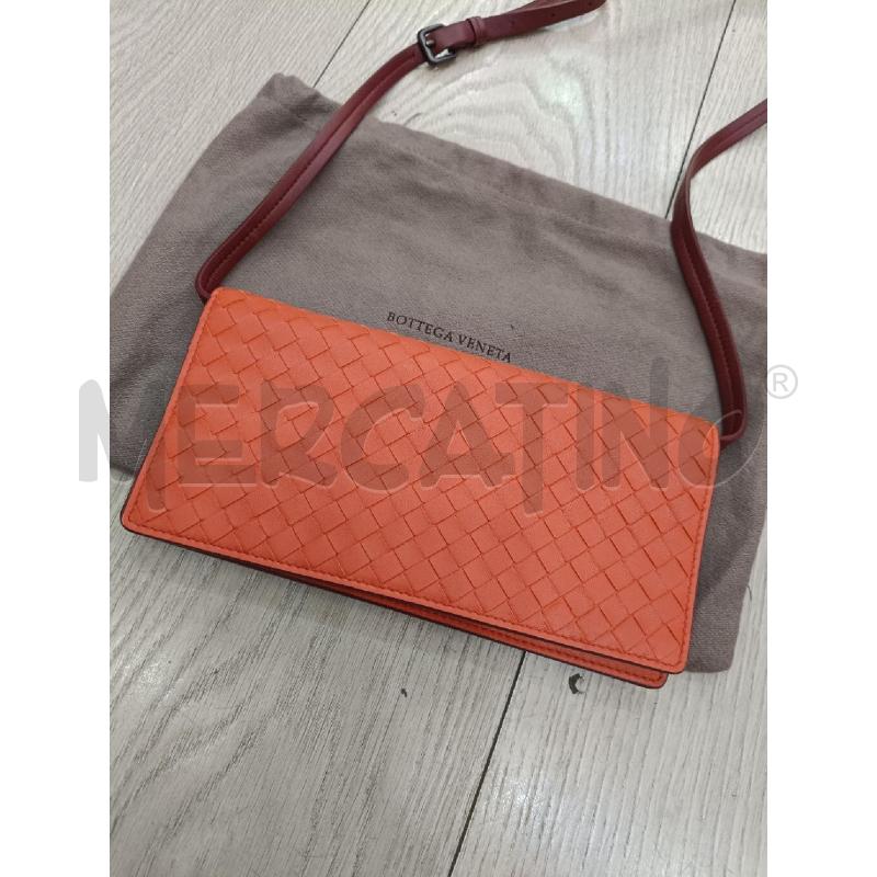 PORTA FOGLIO CON TRACOLLA BOTTEGA VENETA ARANCIONE PELLE INTRECCIATA | Mercatino dell'Usato Roma gregorio vii 1