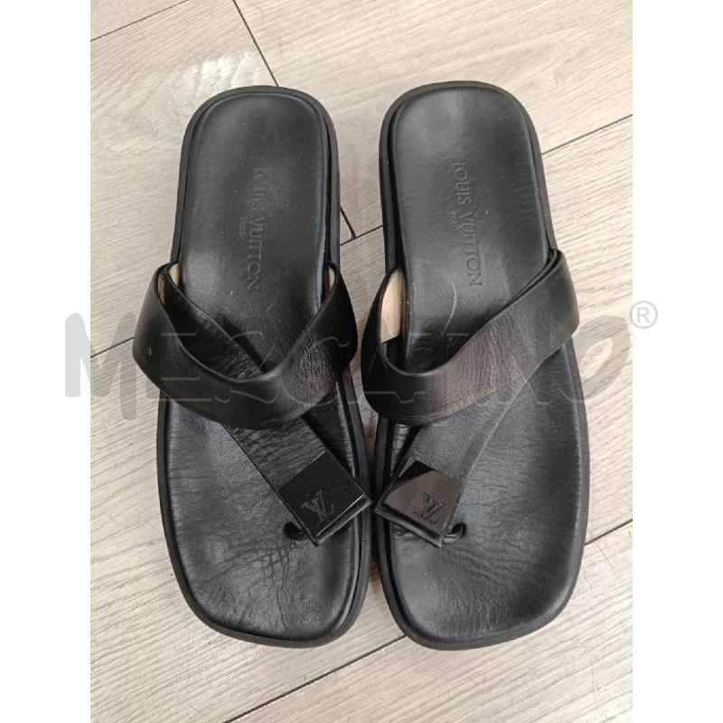 SANDALI LOUIS VUITTON IN PELLE NERA PLACCA ARGENTATA  | Mercatino dell'Usato Roma gregorio vii 2