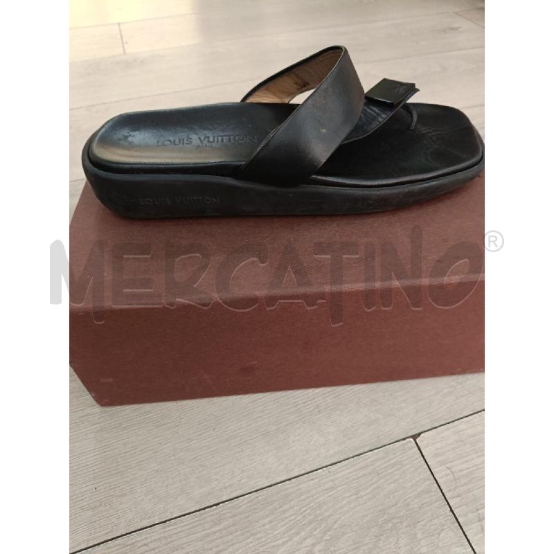 SANDALI LOUIS VUITTON IN PELLE NERA PLACCA ARGENTATA  | Mercatino dell'Usato Roma gregorio vii 3
