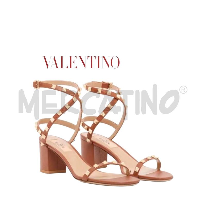 SANDALI ROCKSTUD VALENTINO GARAVANI MARRONI | Mercatino dell'Usato Roma gregorio vii 2