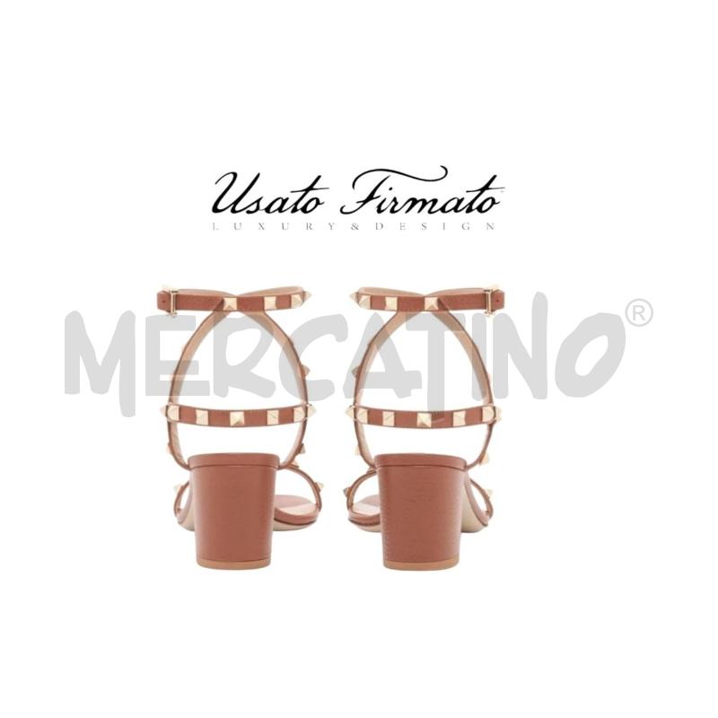 SANDALI ROCKSTUD VALENTINO GARAVANI MARRONI | Mercatino dell'Usato Roma gregorio vii 3