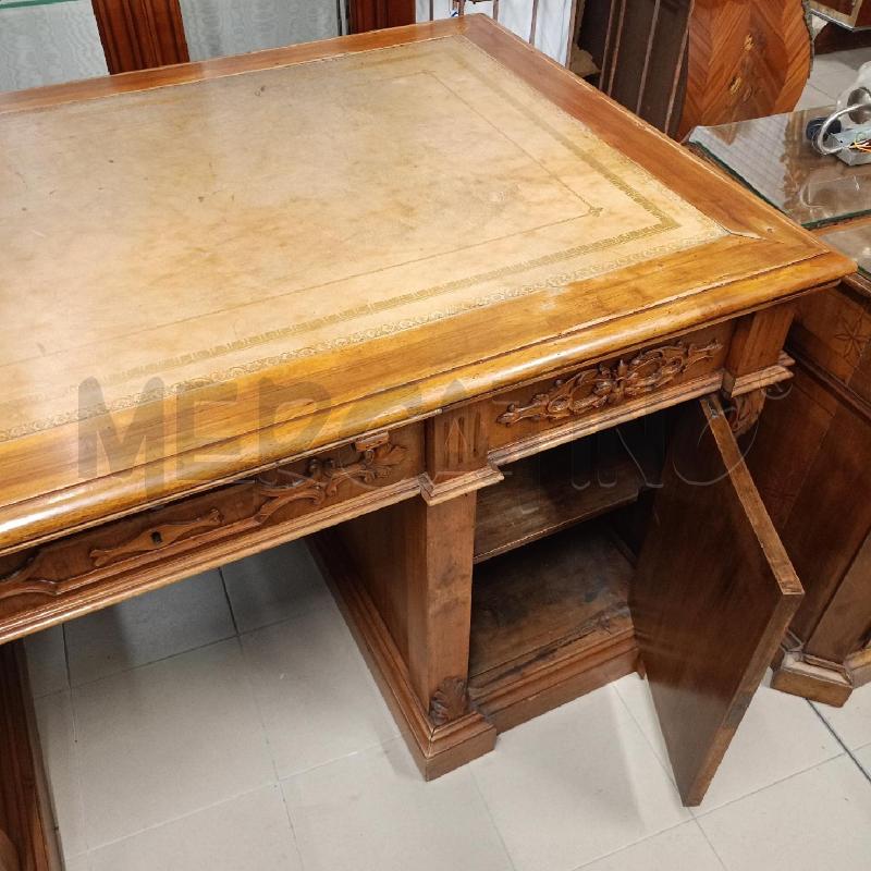 SCRIVANIA GRANDE CON CASSETTI E RILIEVI  | Mercatino dell'Usato Roma gregorio vii 3