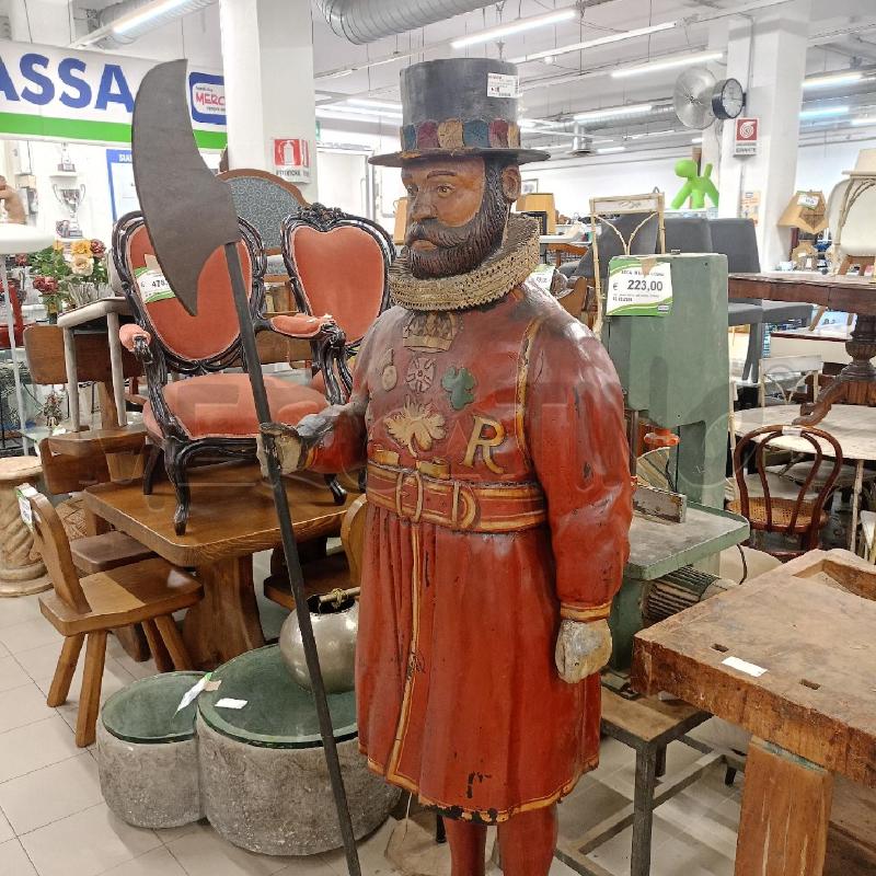 STATUA ALTA RESINA UOMO CON CAPPELLO DA RI | Mercatino dell'Usato Roma gregorio vii 3