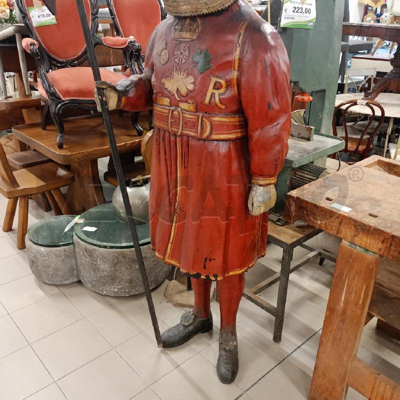 STATUA ALTA RESINA UOMO CON CAPPELLO DA RI | Mercatino dell'Usato Roma gregorio vii 4