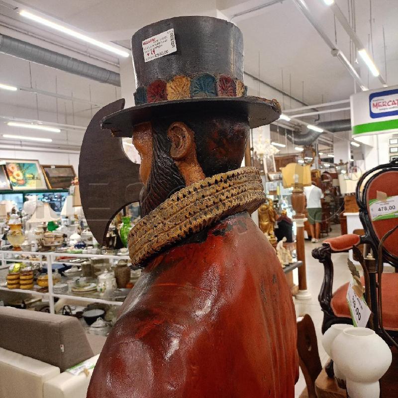 STATUA ALTA RESINA UOMO CON CAPPELLO DA RI | Mercatino dell'Usato Roma gregorio vii 5
