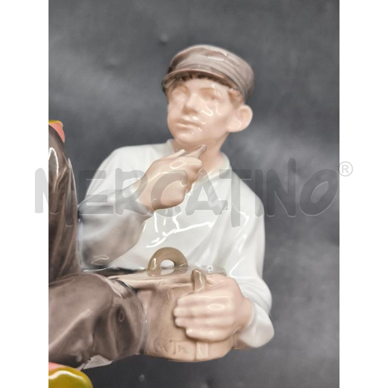 STATUA ROYAL COPENHAGEN UOMO CHE MANGIA  | Mercatino dell'Usato Roma gregorio vii 2