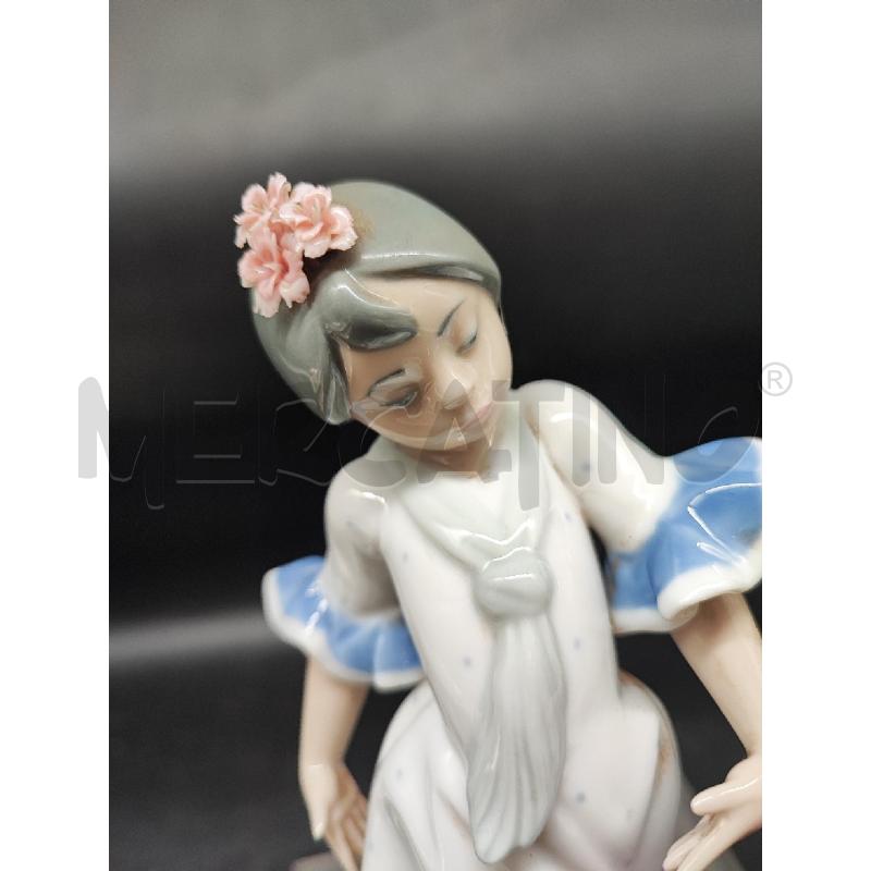 STATUETTA LLADRO BIMBA VESTE BIANCA BLU  | Mercatino dell'Usato Roma gregorio vii 2