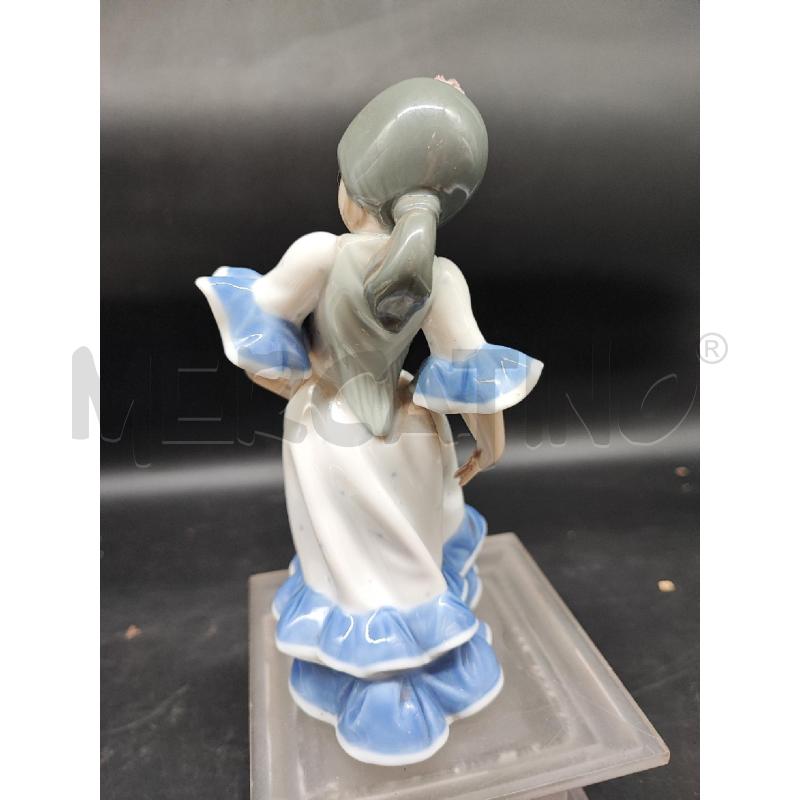 STATUETTA LLADRO BIMBA VESTE BIANCA BLU  | Mercatino dell'Usato Roma gregorio vii 3