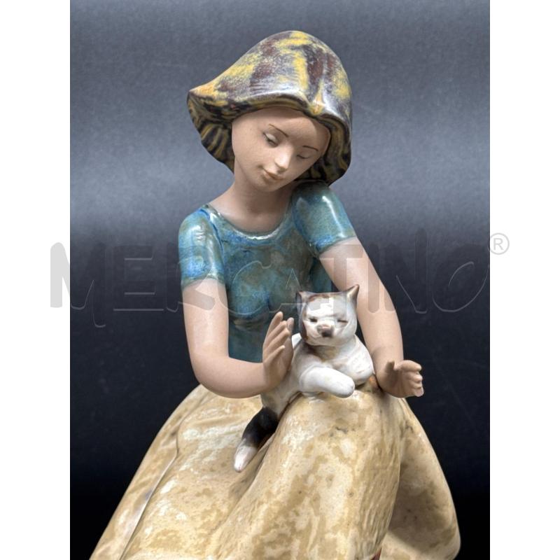 STATUINA LLADRO DONNA CON GATTO | Mercatino dell'Usato Roma gregorio vii 3